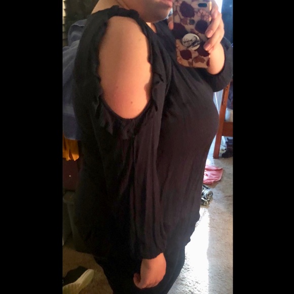 cold shoulder ruffle blouse - Picture 2 of 3